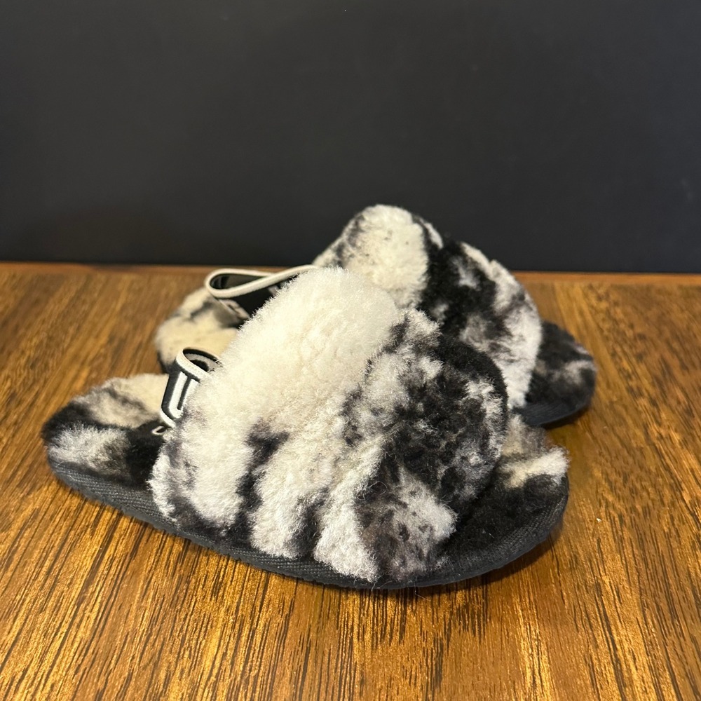 UGG Fluff Yeah Marble Tie Dye Black White Sheepskin Slides toddler 7